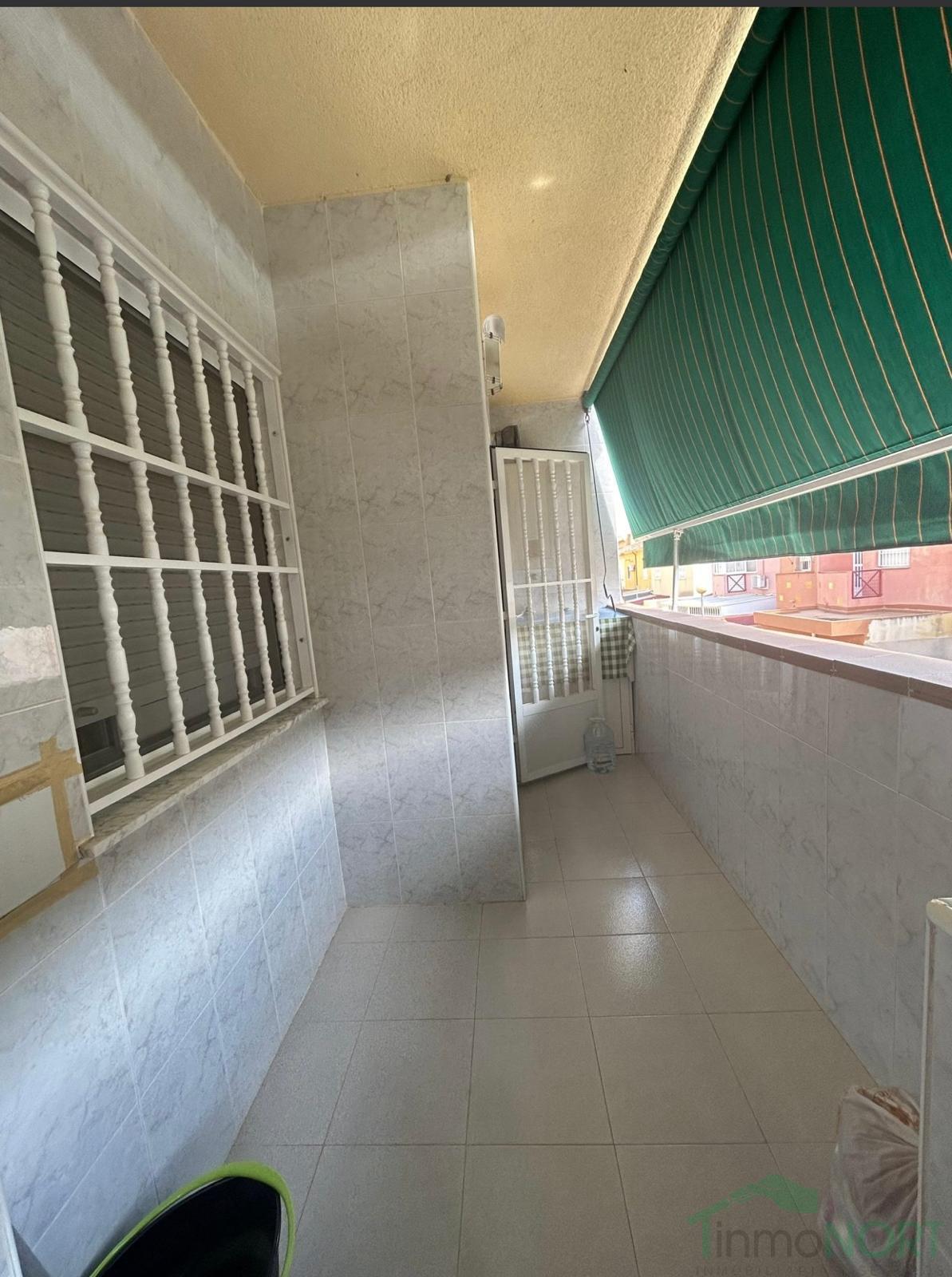For sale of flat in Los Alcázares