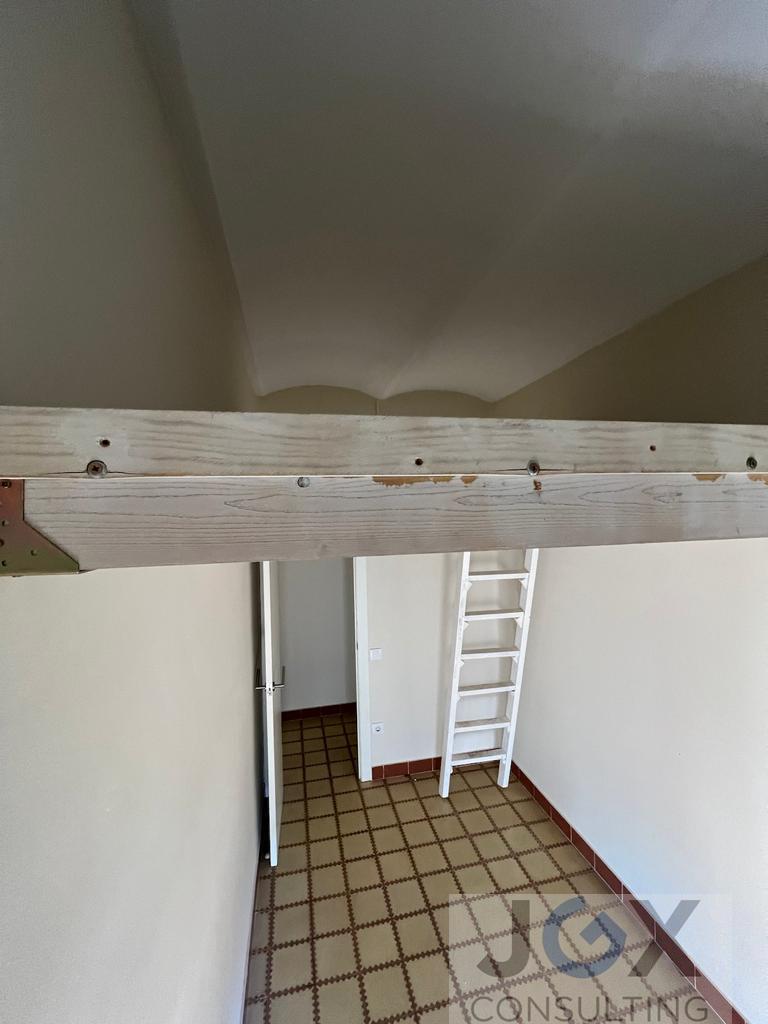 For sale of flat in Badalona