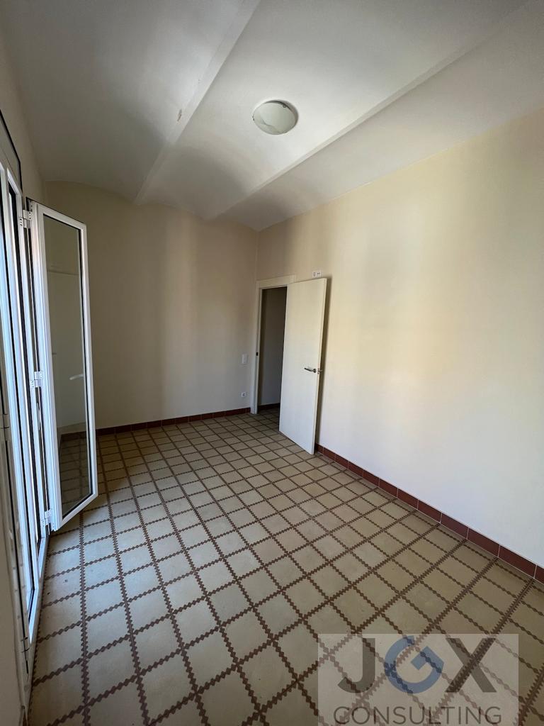 For sale of flat in Badalona
