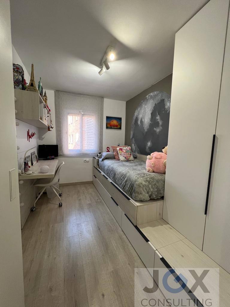 For sale of flat in Badalona