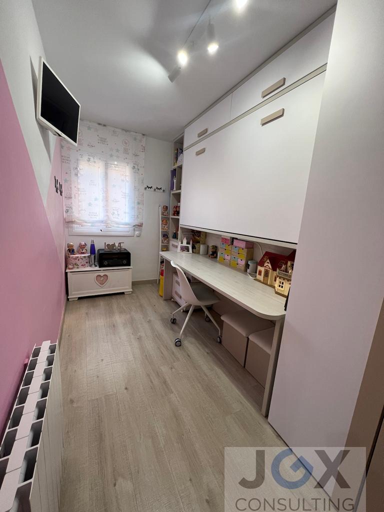 For sale of flat in Badalona