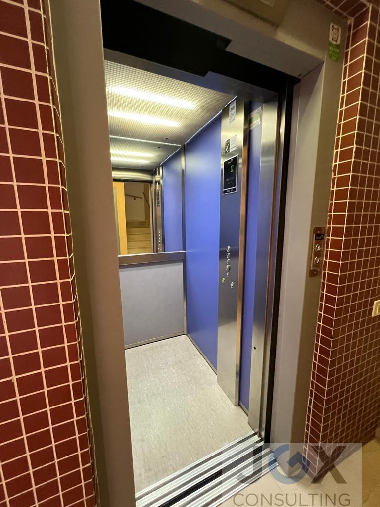 For sale of flat in Badalona