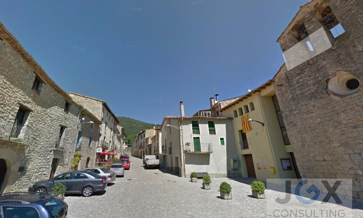 For sale of house in Montagut i Oix
