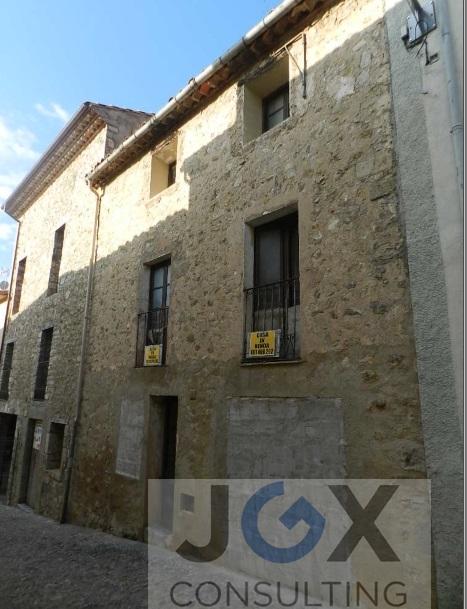 For sale of house in Montagut i Oix