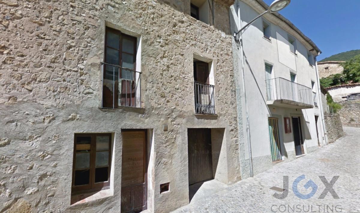For sale of house in Montagut i Oix