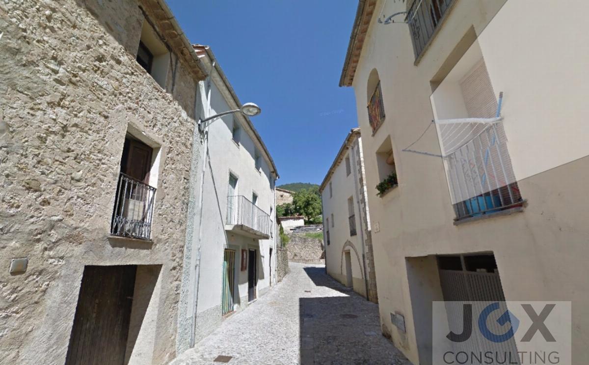 For sale of house in Montagut i Oix
