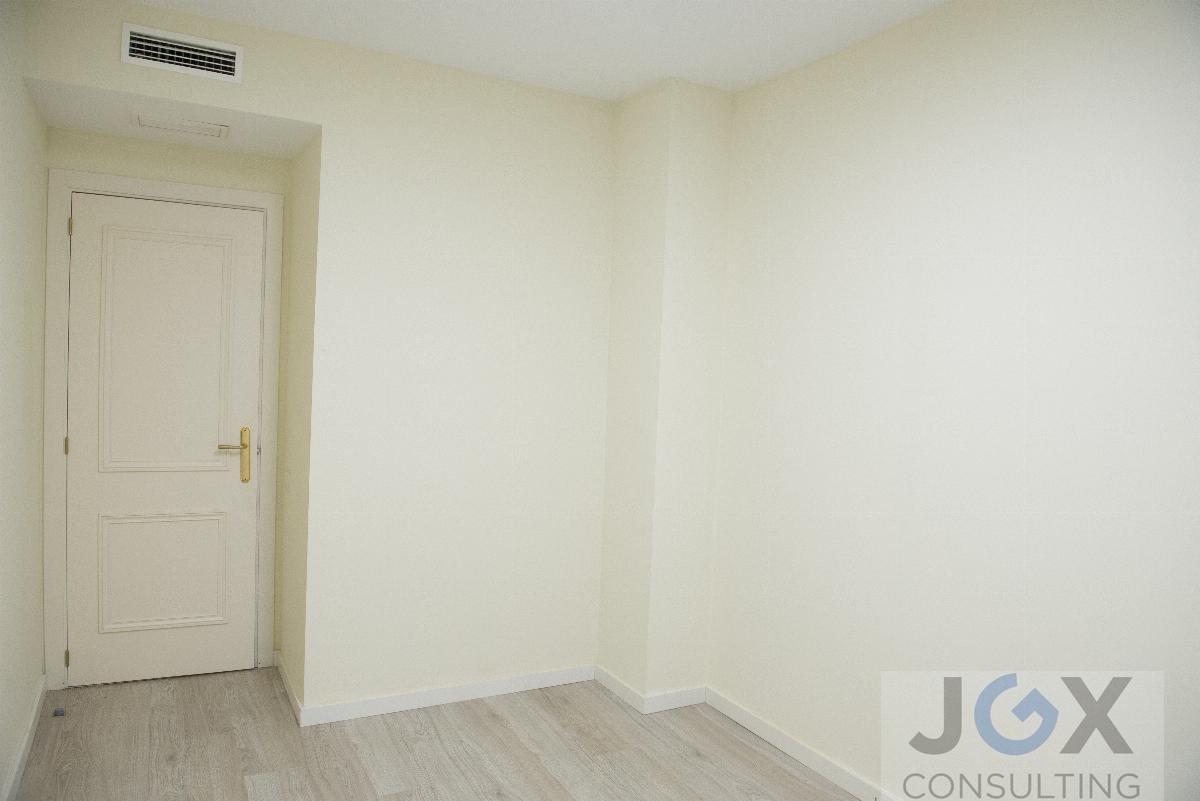 For sale of ground floor in Badalona
