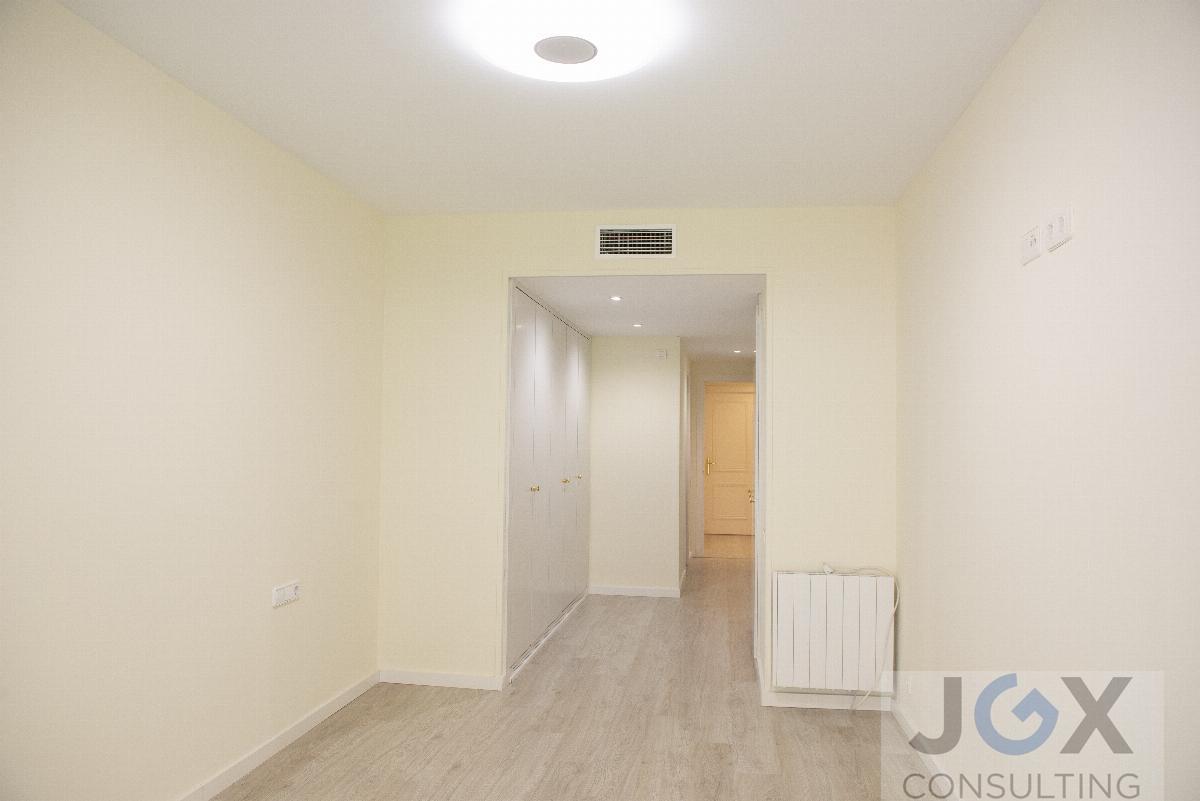 For sale of ground floor in Badalona