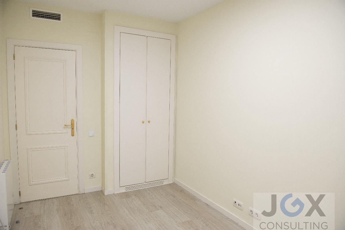 For sale of ground floor in Badalona