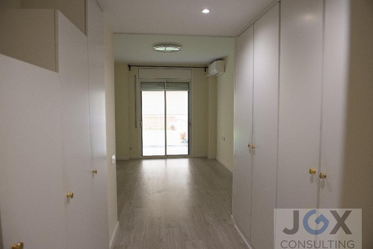 For sale of ground floor in Badalona