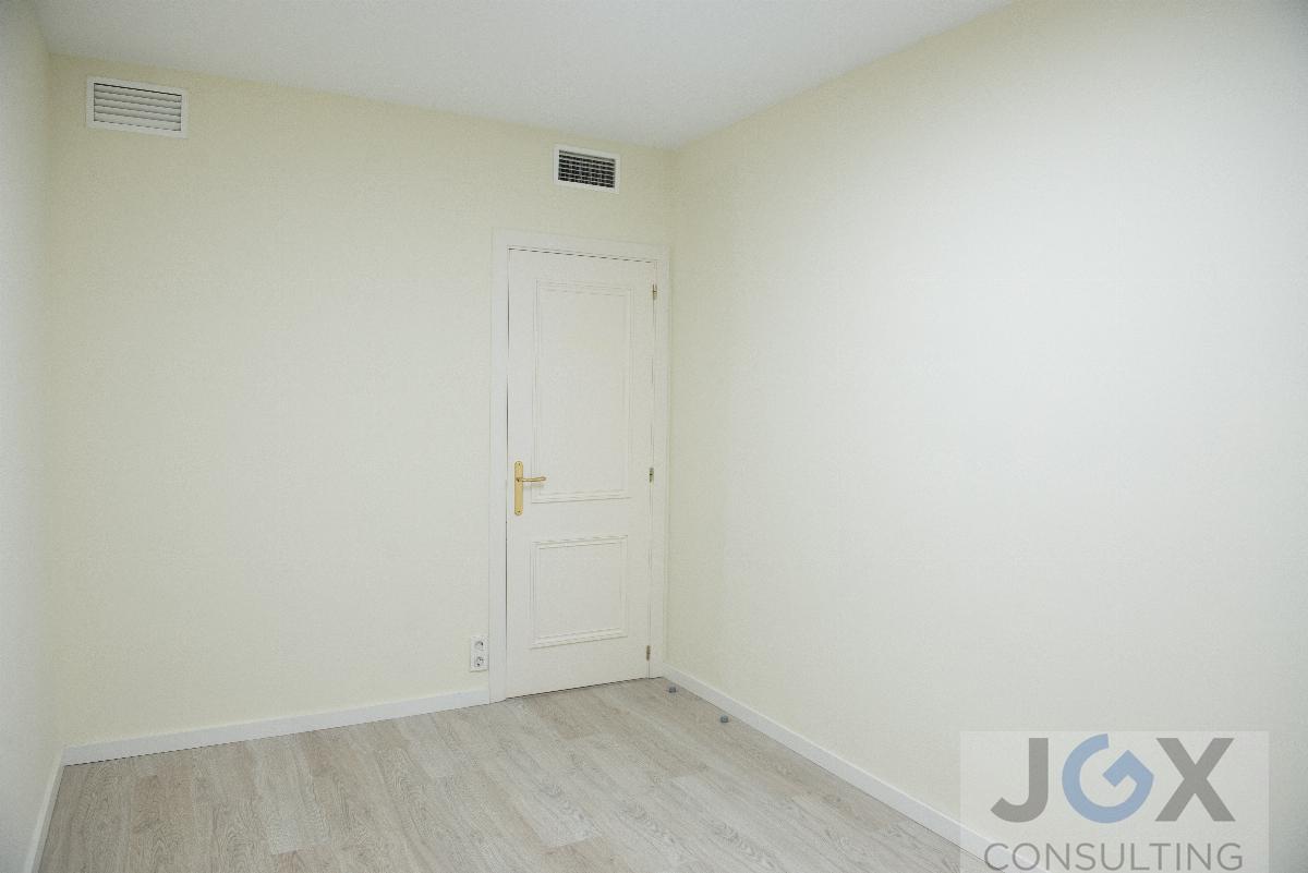 For sale of ground floor in Badalona
