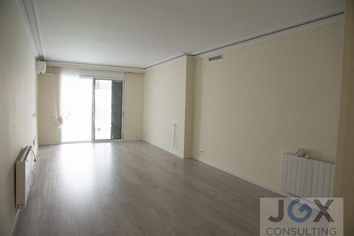 For sale of ground floor in Badalona