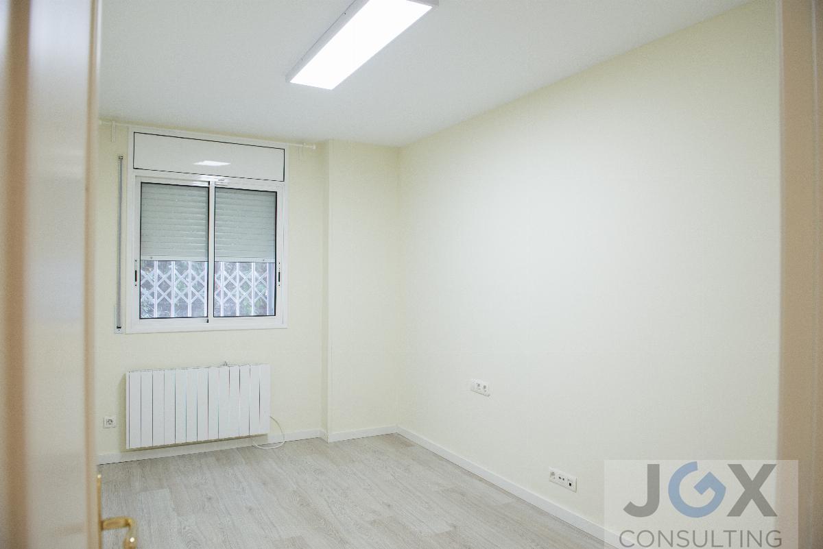 For sale of ground floor in Badalona