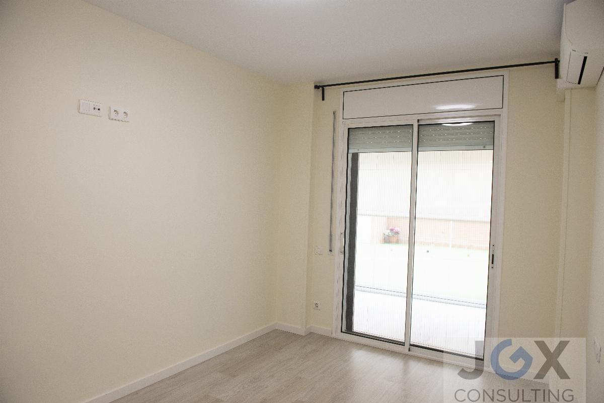 For sale of ground floor in Badalona