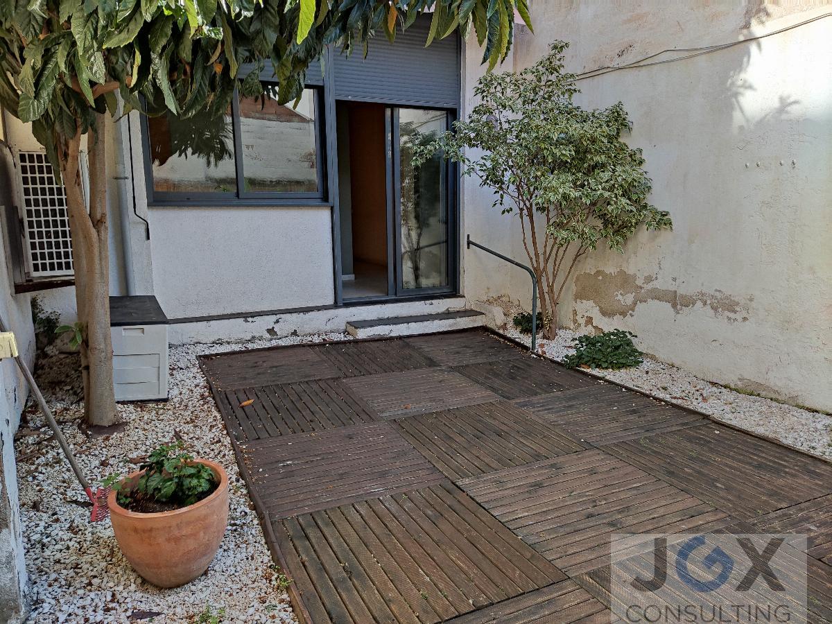 For sale of building in Badalona