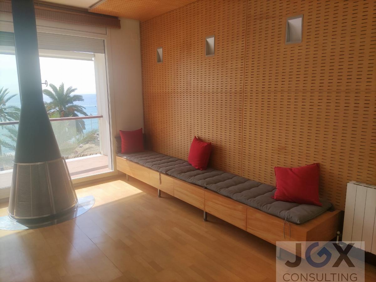 For sale of house in Badalona