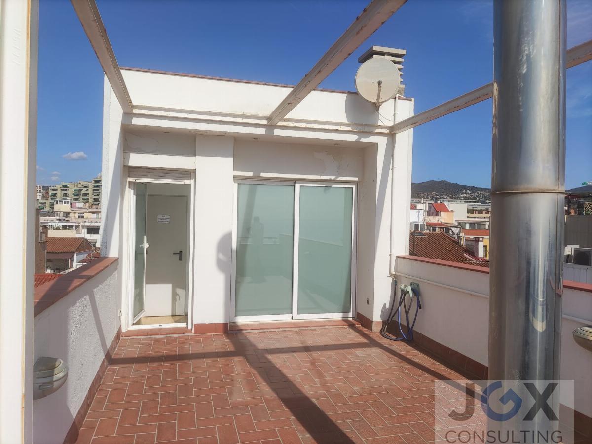 For sale of house in Badalona