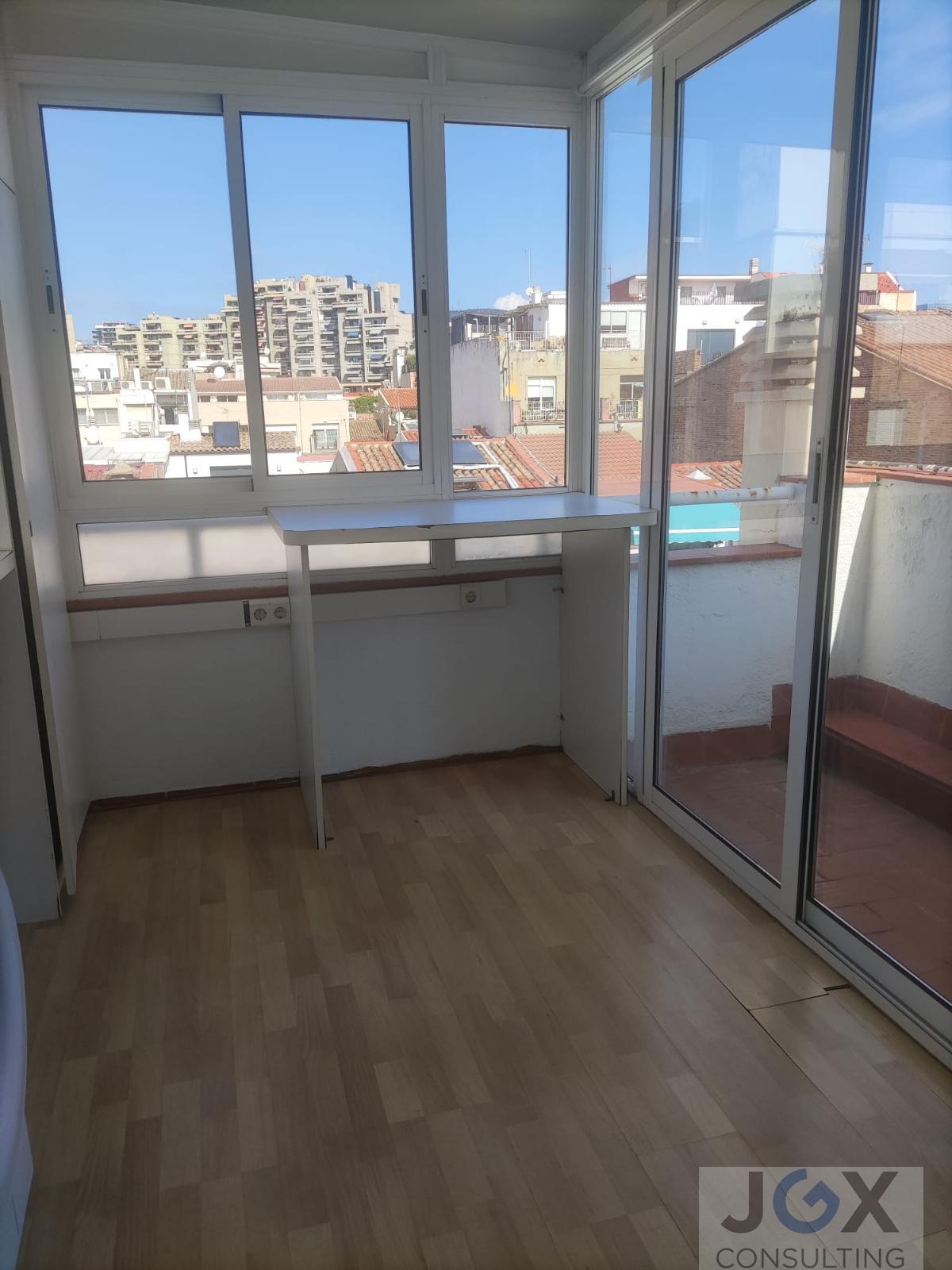 For sale of house in Badalona