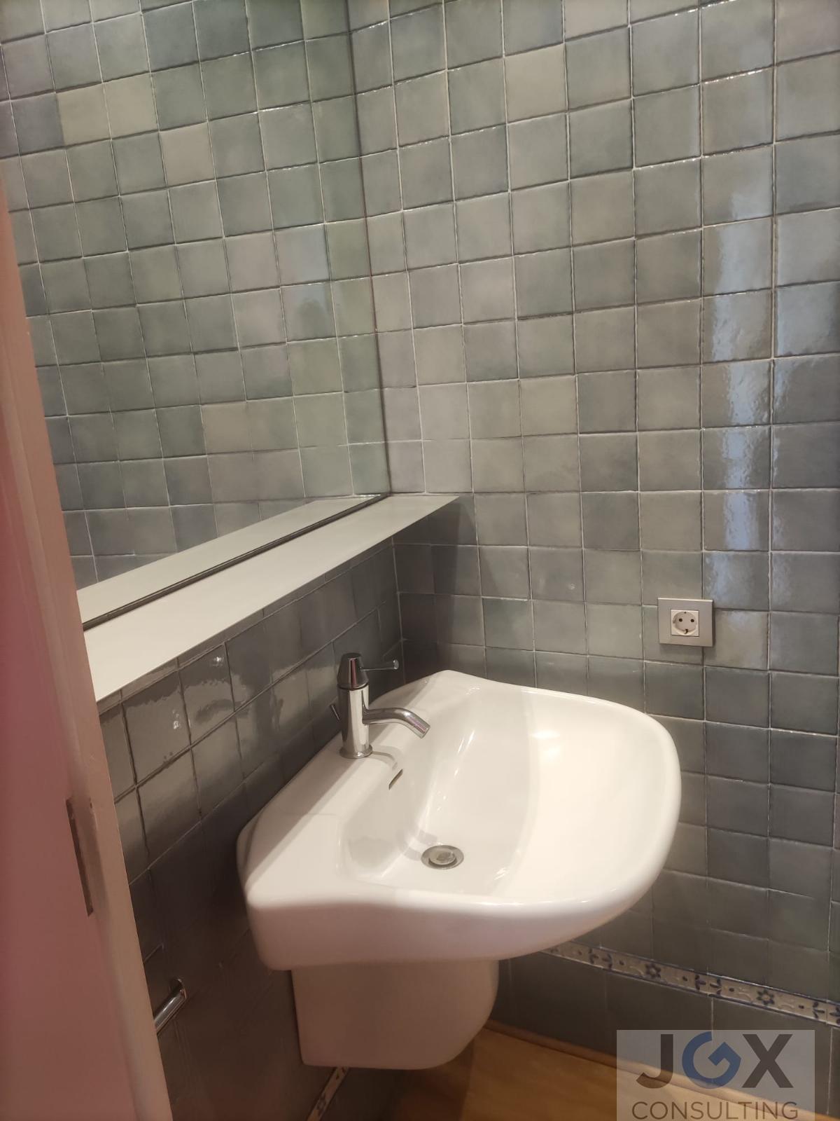 For sale of house in Badalona