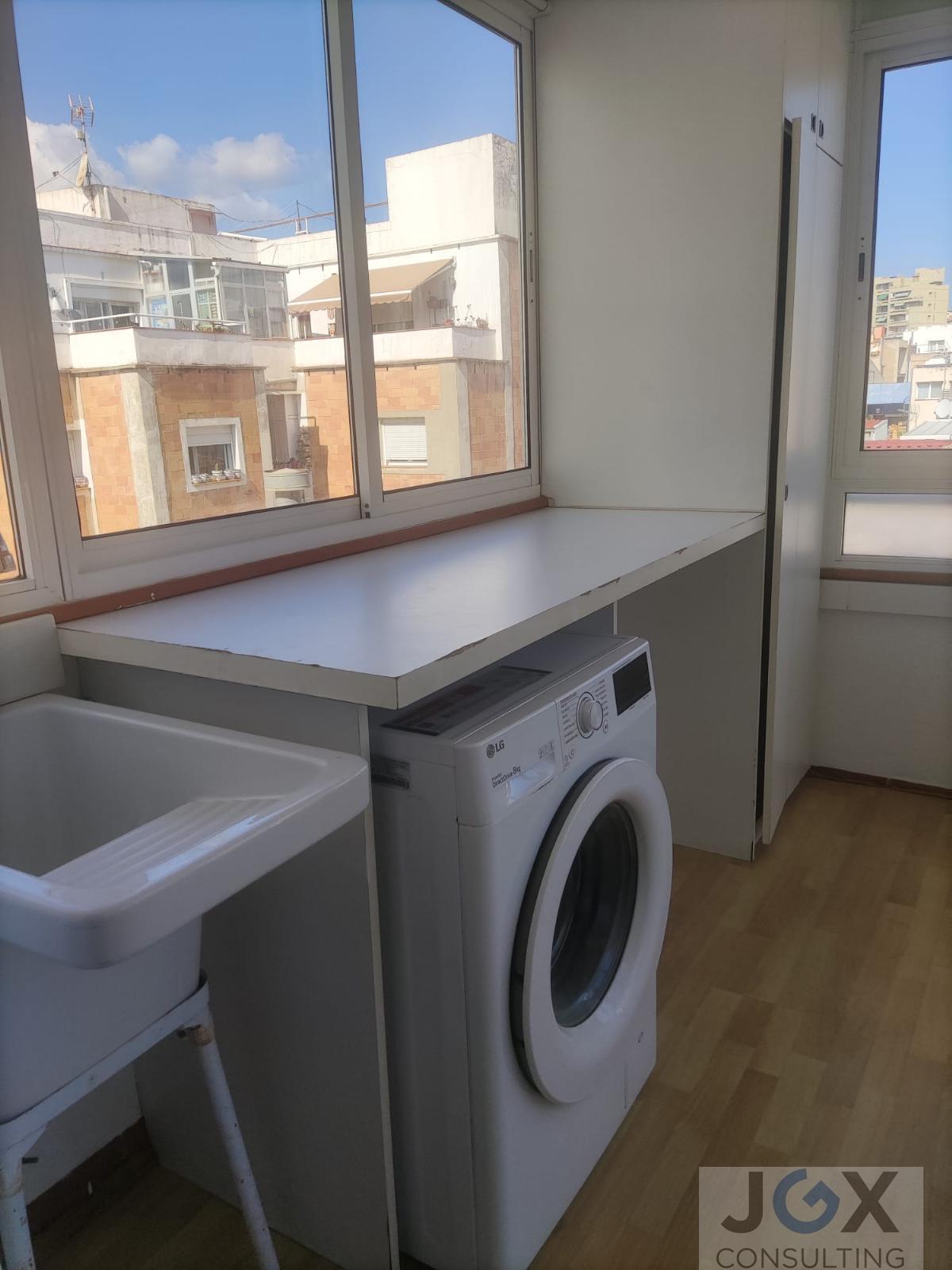 For sale of house in Badalona
