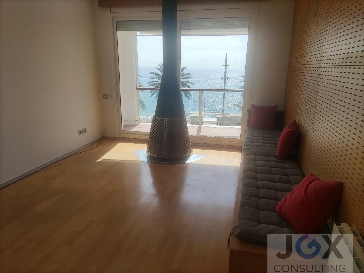For sale of house in Badalona