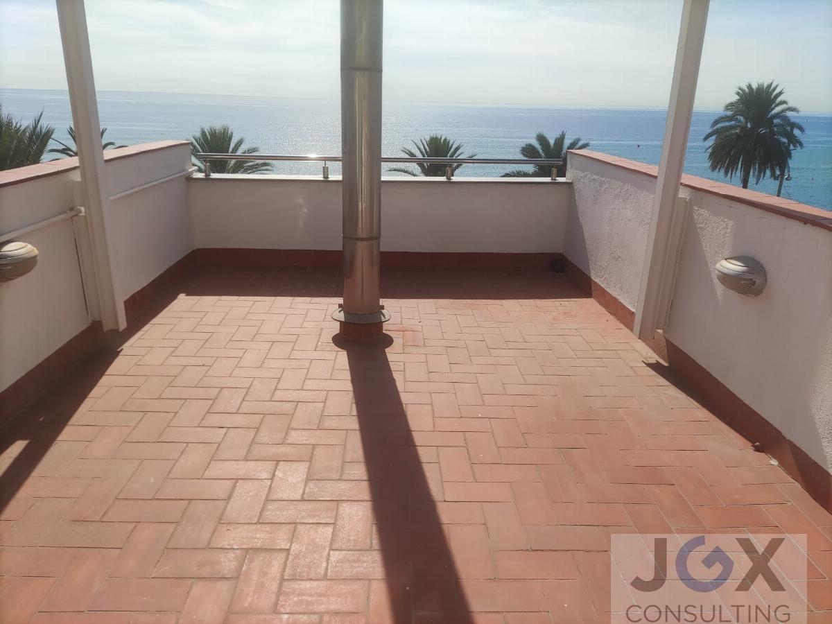 For sale of house in Badalona