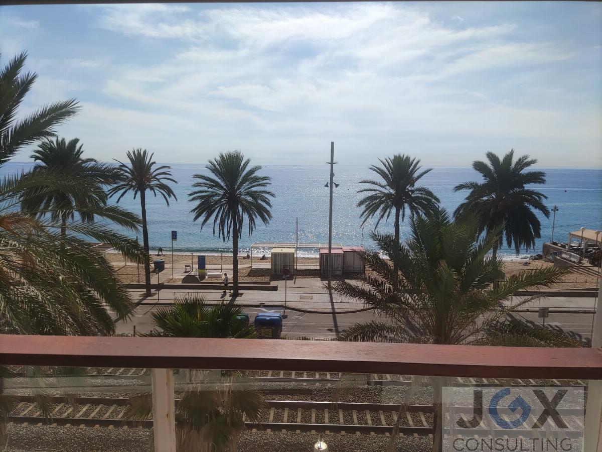 For sale of house in Badalona