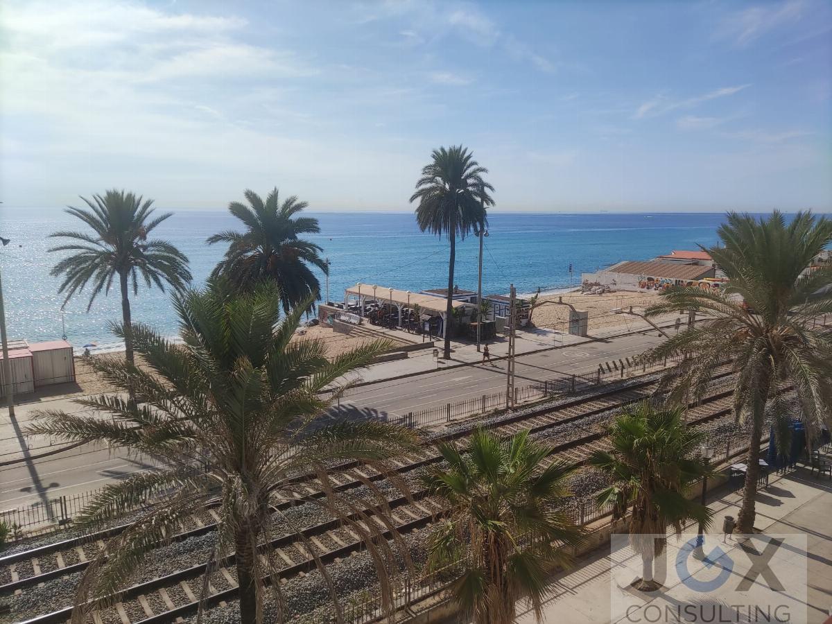 For sale of house in Badalona