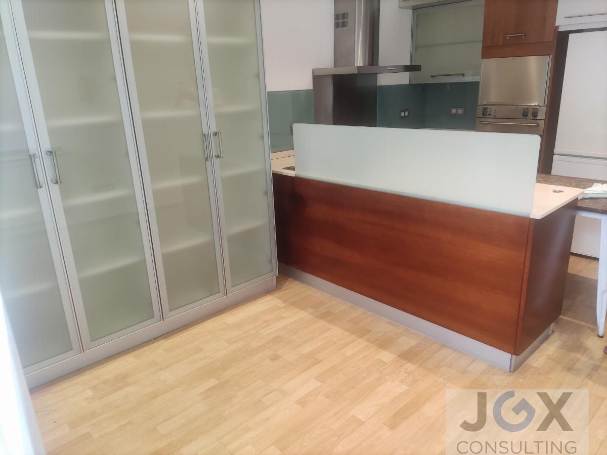 For sale of house in Badalona