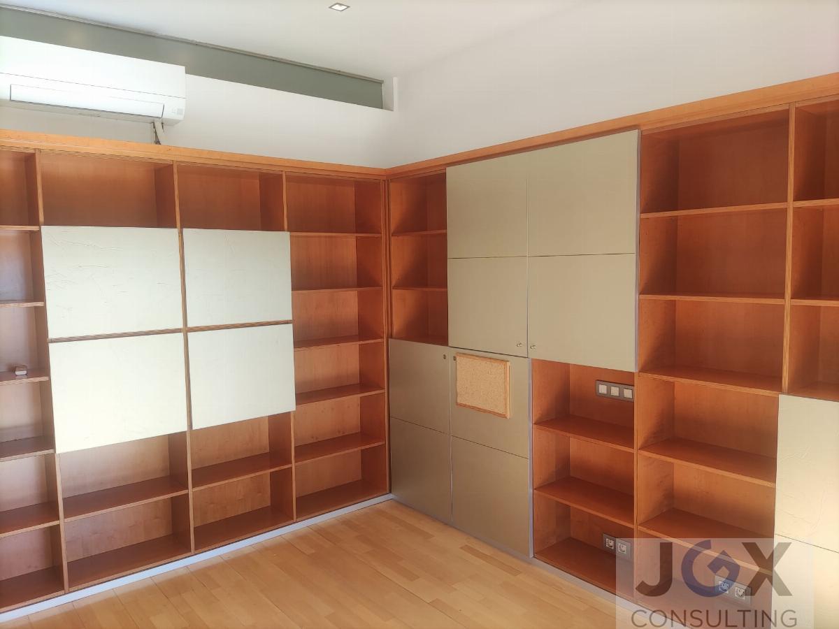 For sale of house in Badalona