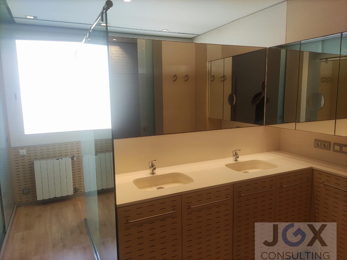 For sale of house in Badalona