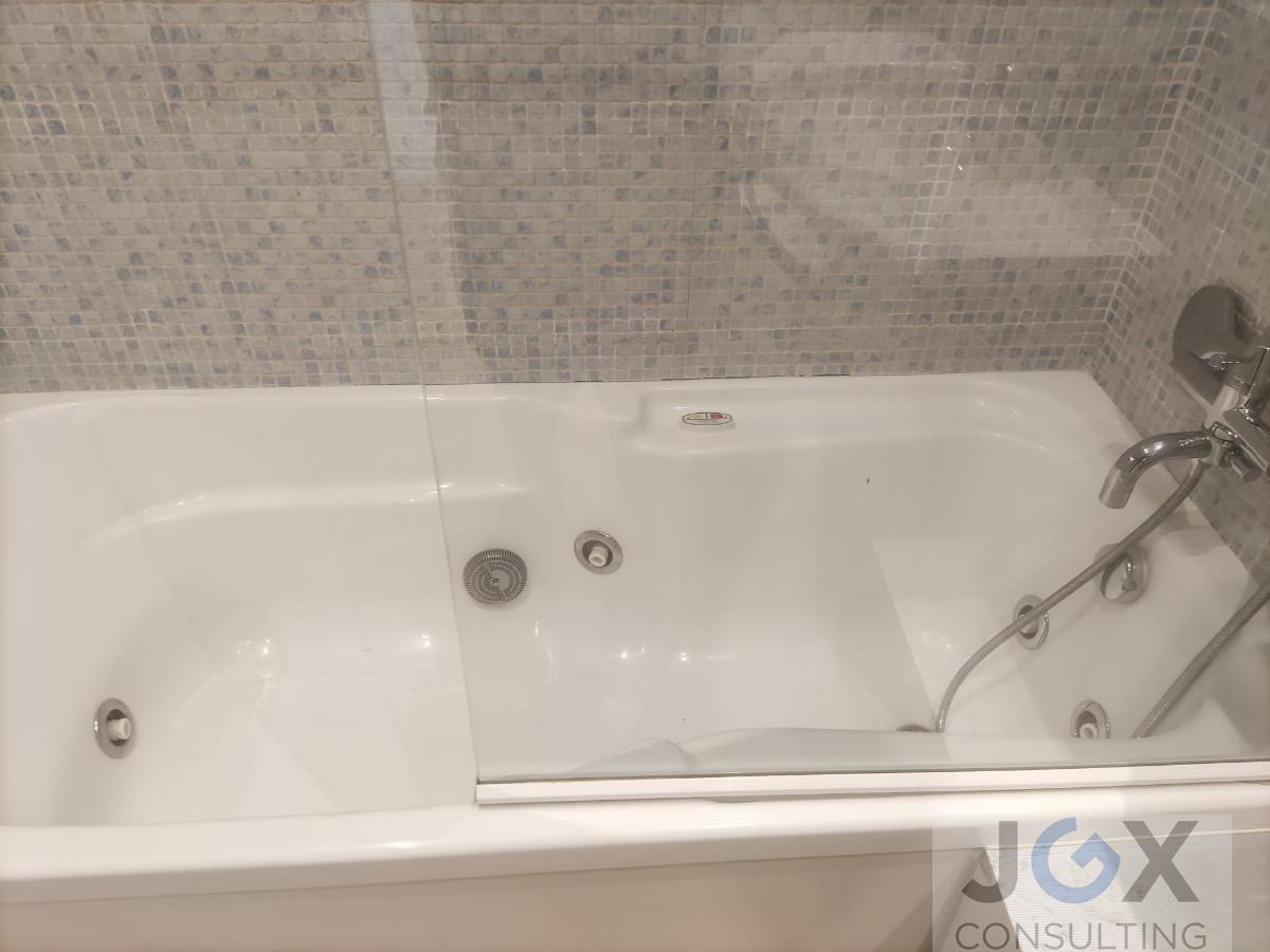 For sale of house in Badalona