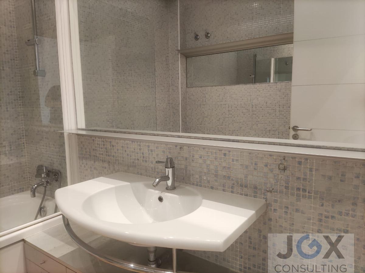 For sale of house in Badalona