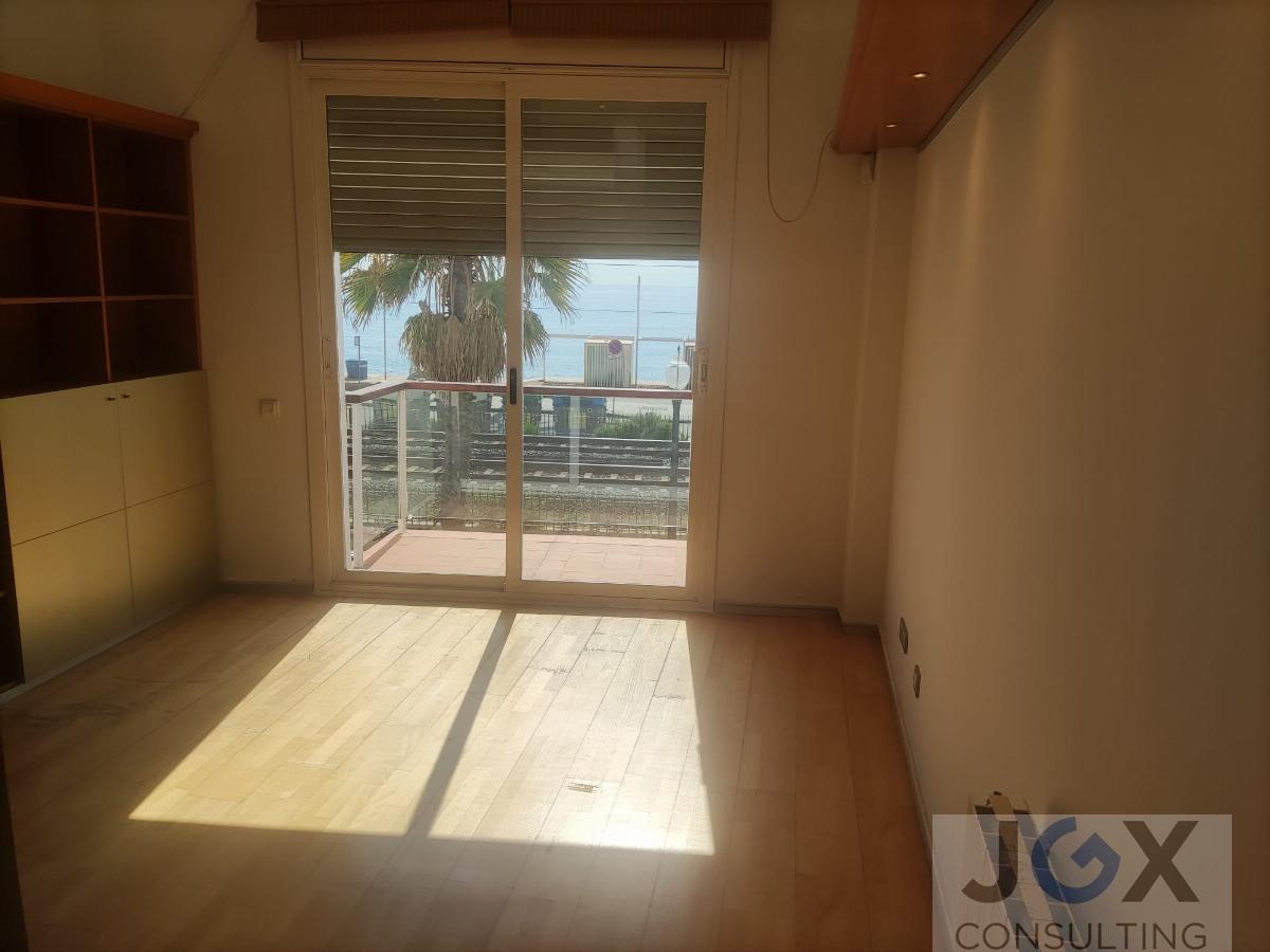 For sale of house in Badalona
