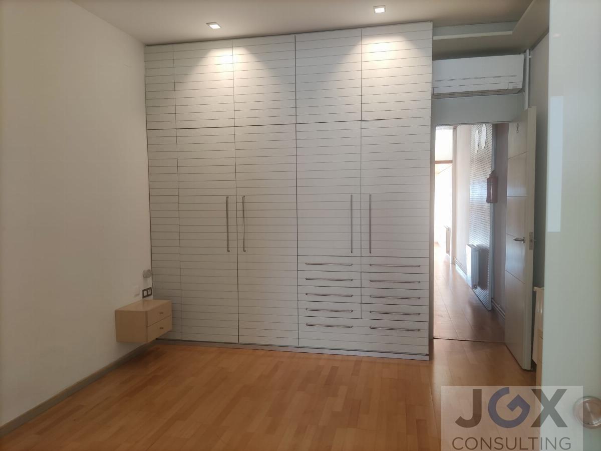 For sale of house in Badalona