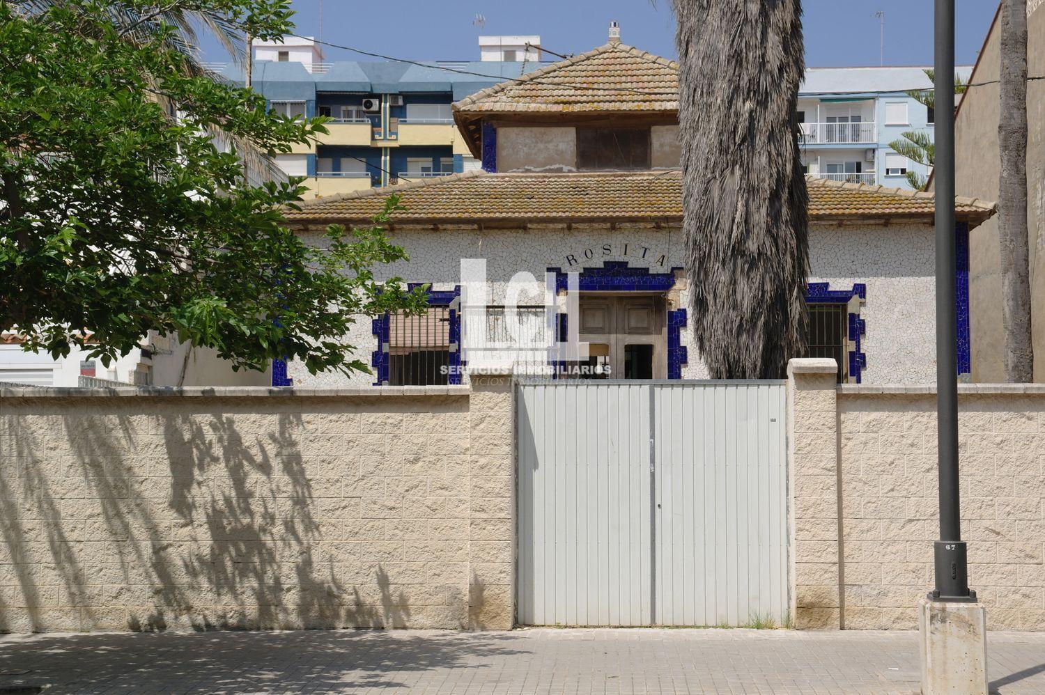 For sale of chalet in Valencia