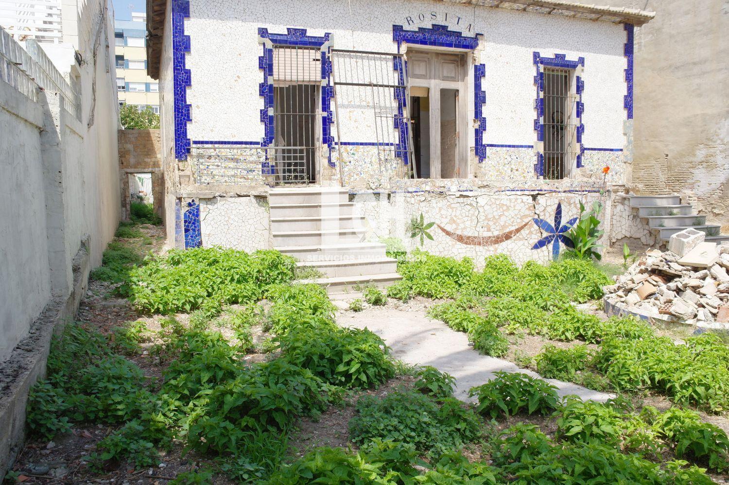 For sale of chalet in València