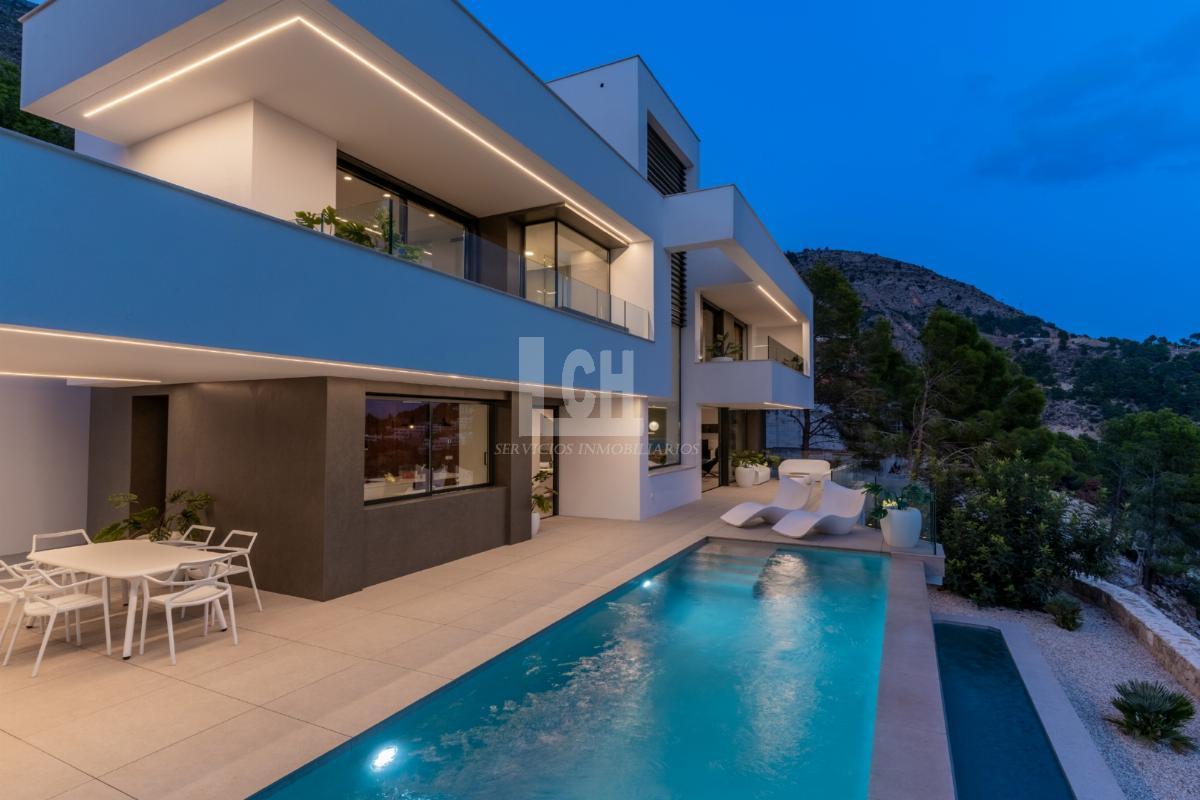 For sale of villa in Altea