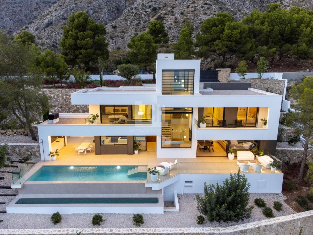 For sale of villa in Altea