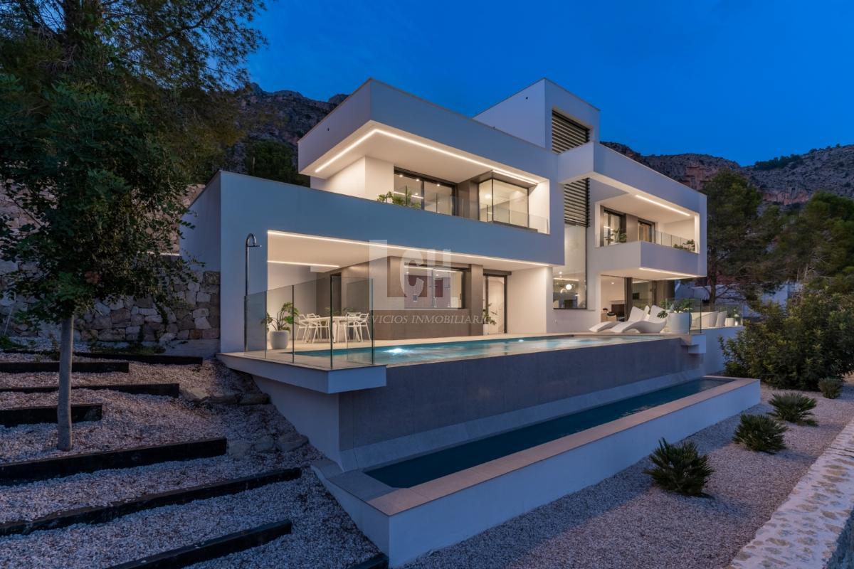 For sale of villa in Altea
