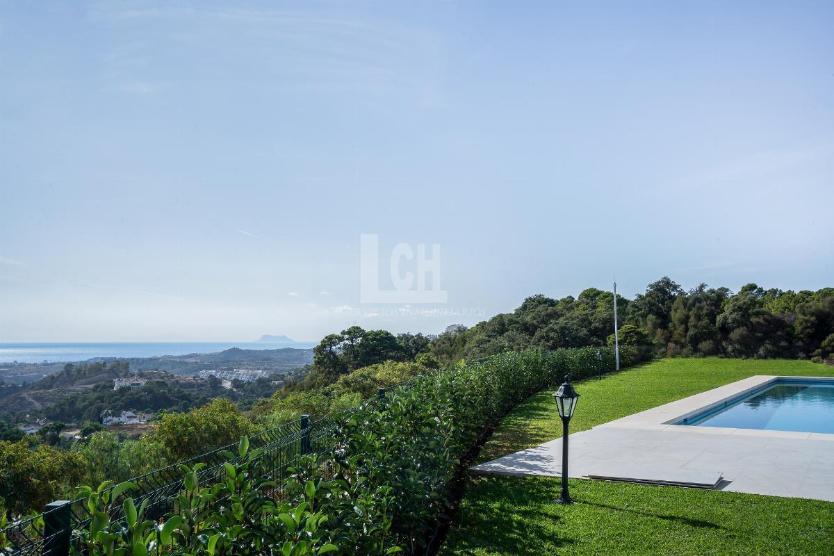 For sale of villa in Benahavís