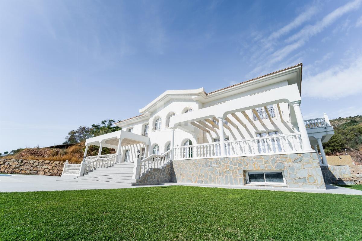 For sale of villa in Benahavís