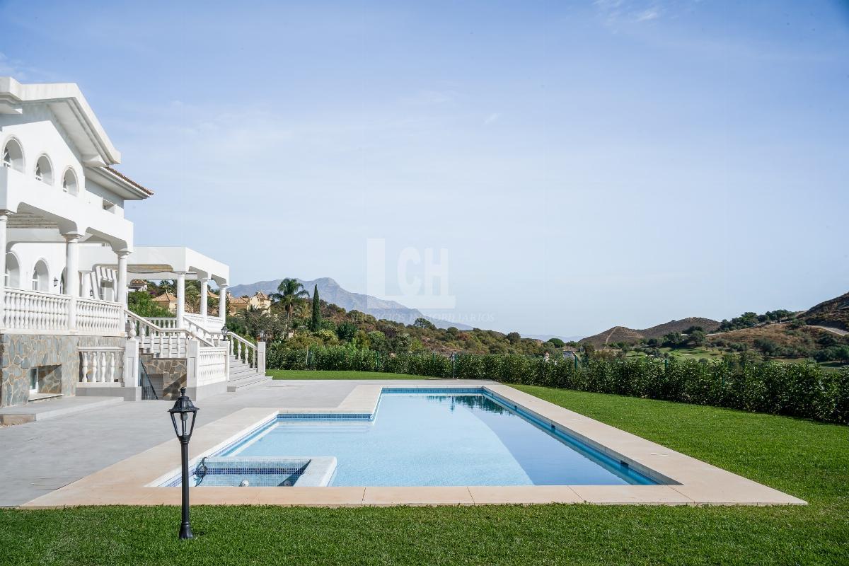 For sale of villa in Benahavís