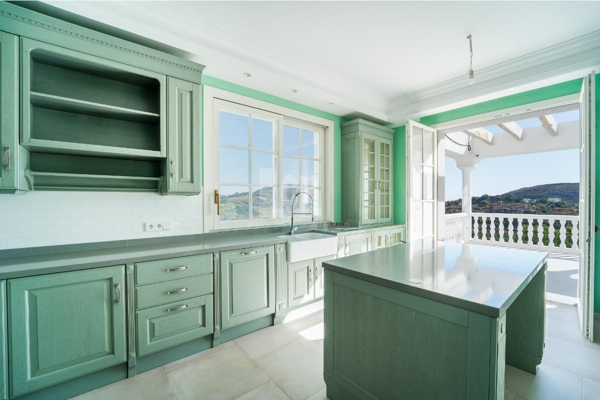 For sale of villa in Benahavís