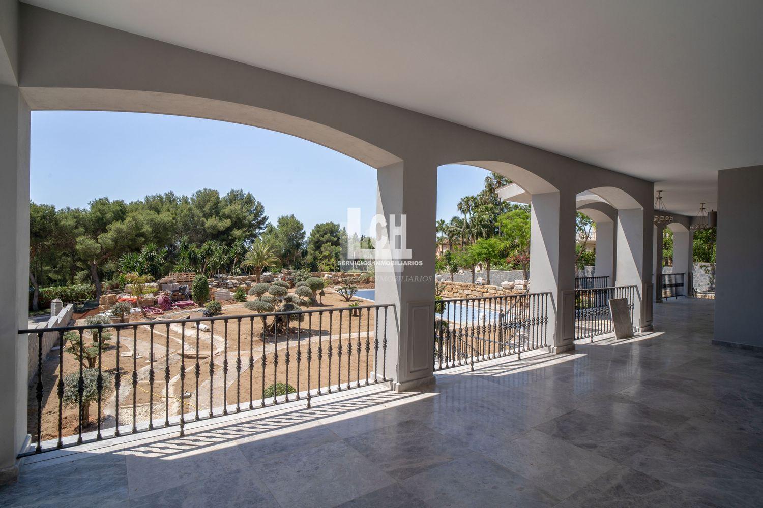 For sale of chalet in Marbella