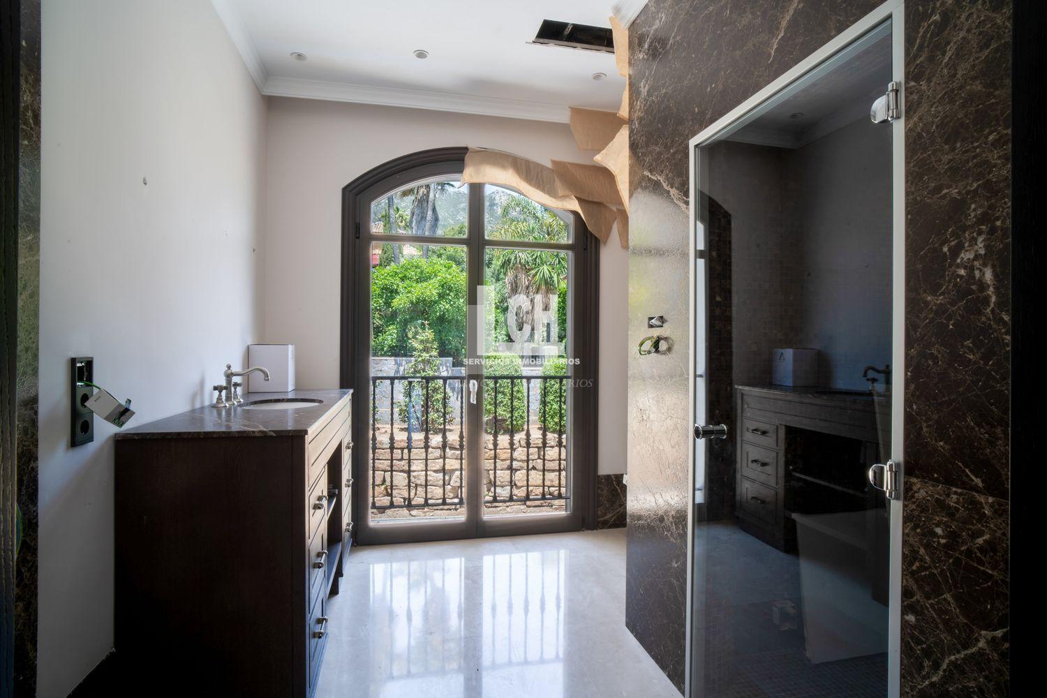 For sale of chalet in Marbella