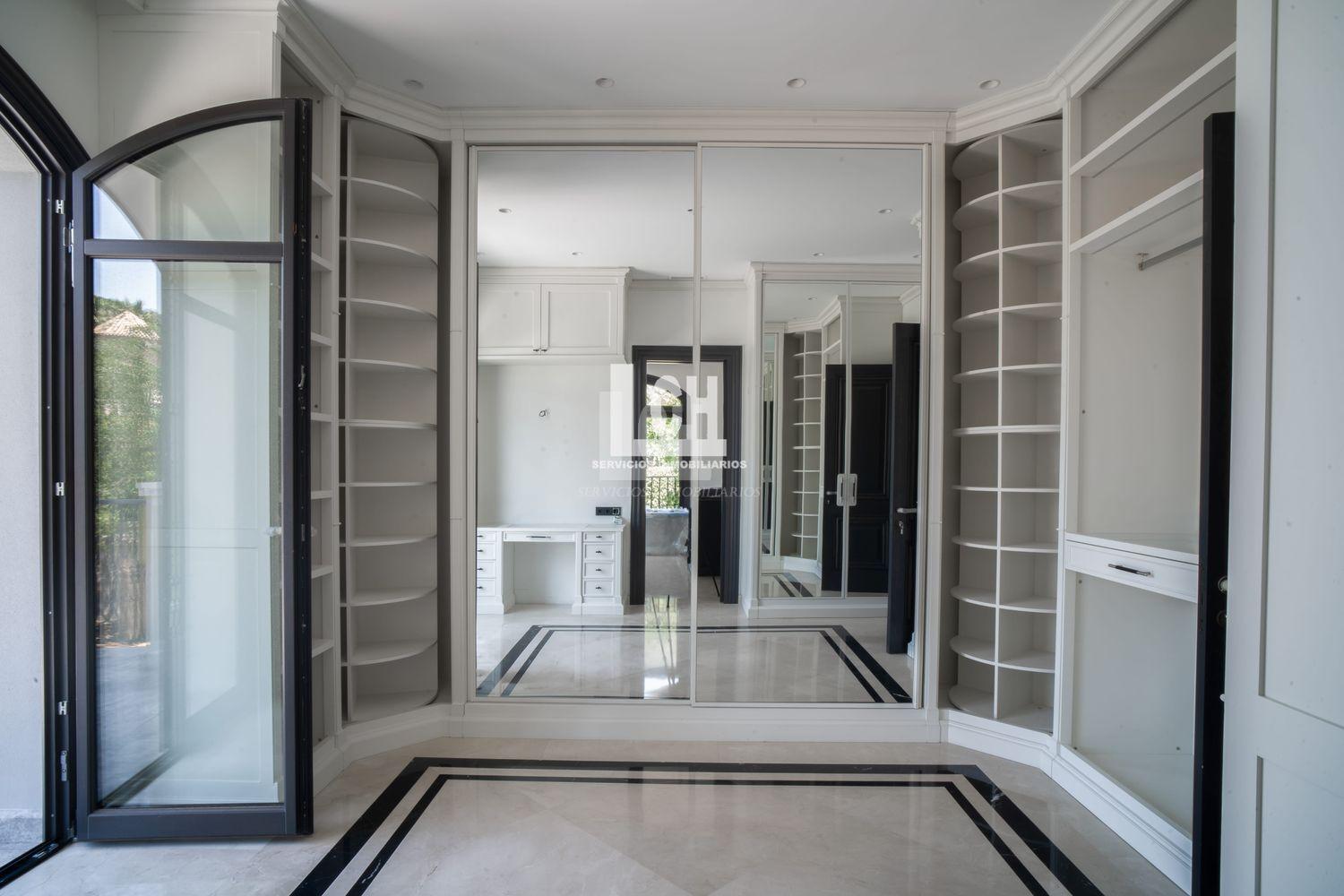 For sale of chalet in Marbella