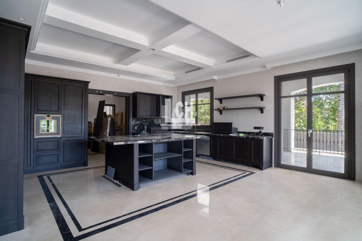 For sale of chalet in Marbella