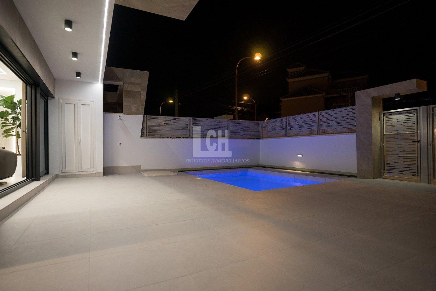 For sale of villa in San miguel de salinas