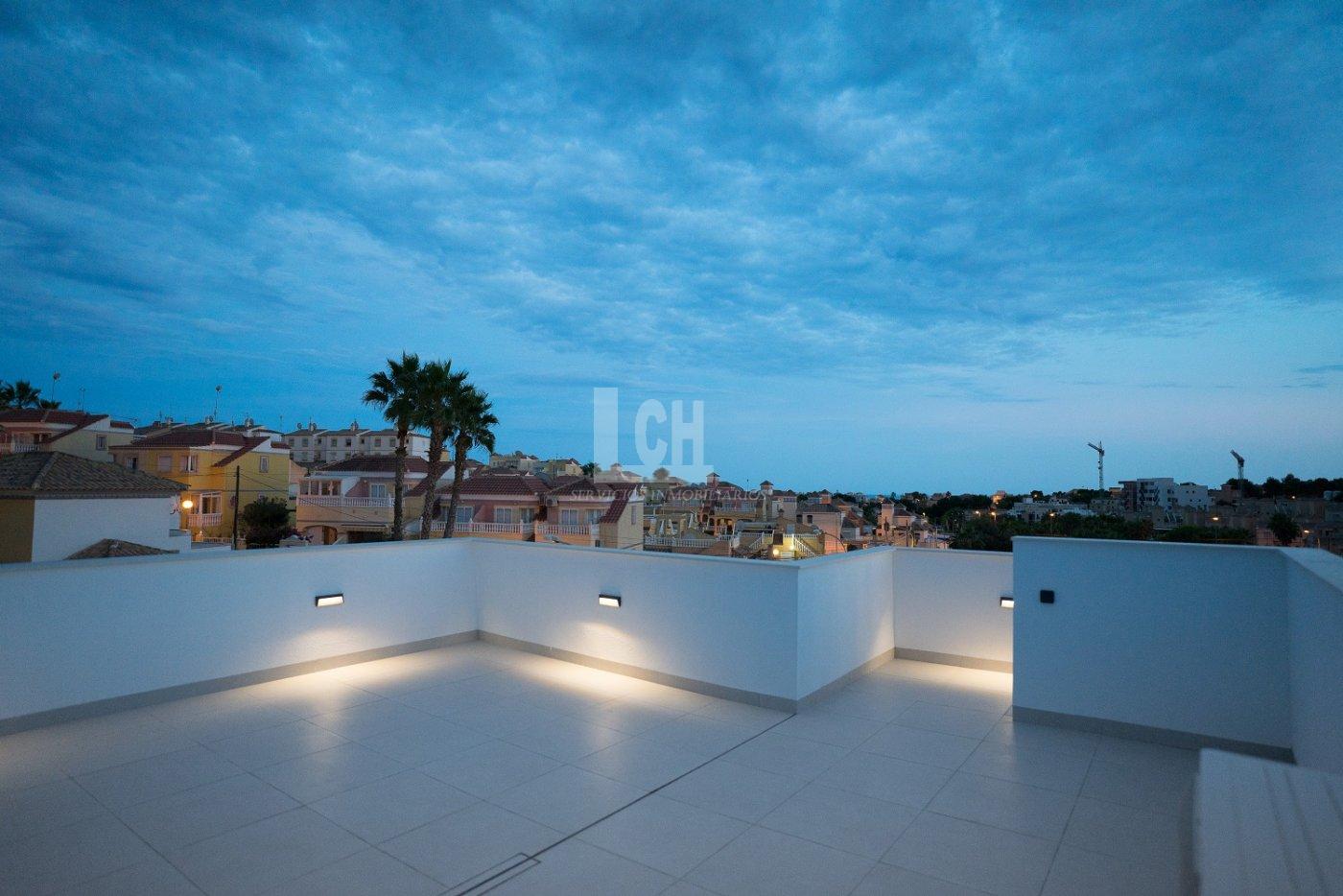 For sale of villa in San miguel de salinas